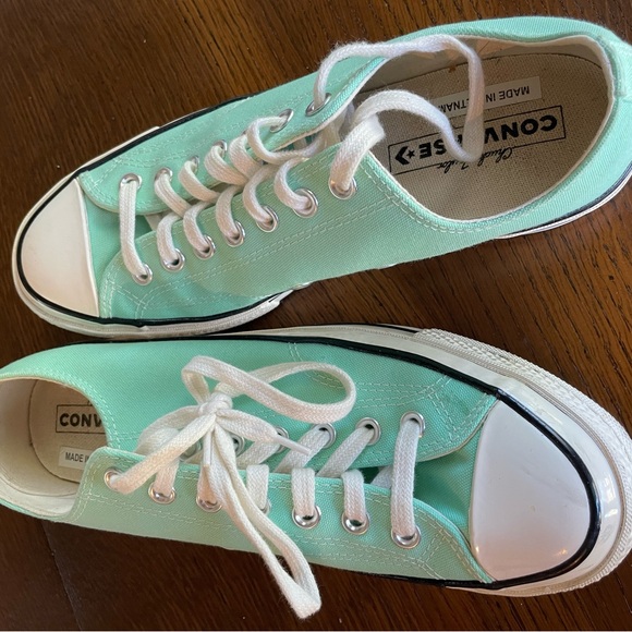Never worn, mint green converse - Picture 1 of 3